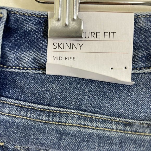 LANE BRYANT FLEX SIZE 26W SKINNY MID RISE MEDIUM WASH DESTRUCTED WOMEN JEANS NWT - Picture 10 of 12